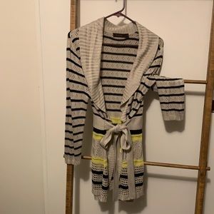 Long sleeved knitted cardigan